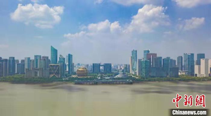 浙江杭州錢塘江畔?！⊥鮿?攝
